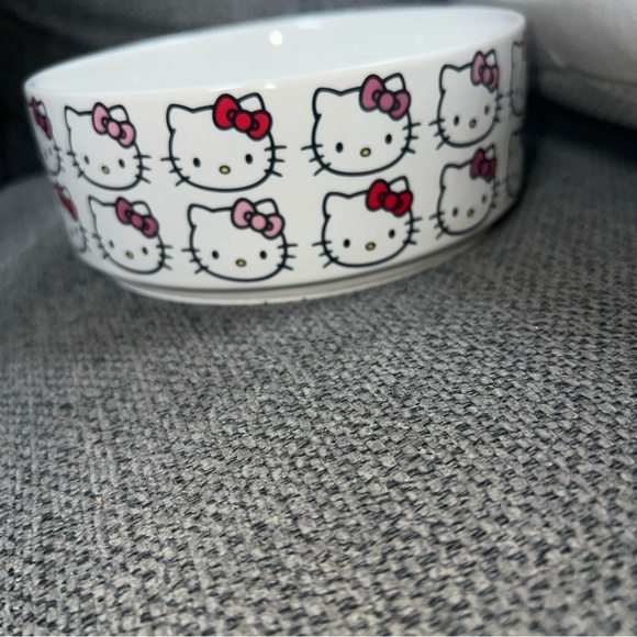 New Plush Hello Kitty Pet bed and Ceramic Pet Bowl Bundle - Picture 3 of 5